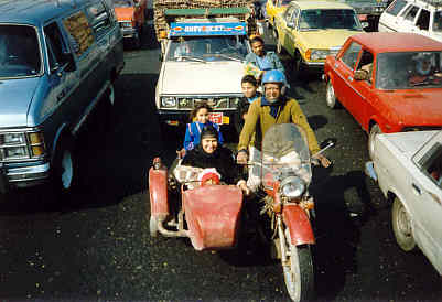 Eine gyptische Familie unterwegs auf den Straßen von Kairo
