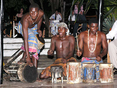 Die Musiker der 'Makonde Dancer'