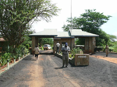 Tsavo Main Gate im Tsavo West Nationalpark