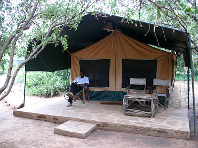 Zelt im Ndololo Camp im Tsavo East Nationalpark
