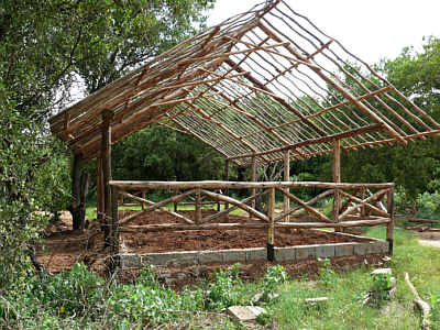 Bauplatz eines neuen Zeltes im Ndololo Camp im Tsavo East Nationalpark
