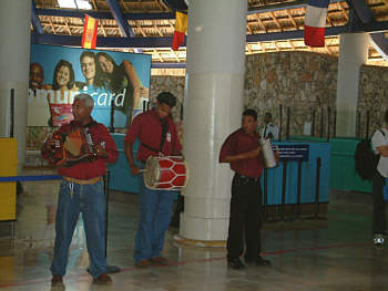 Merengue-Band am Flughafen Punta Cana