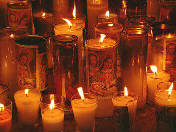 Kerzen in der Kathedrale von Higey