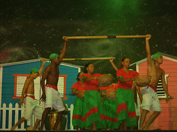 Dominikanische Folklore im Theater 'Serenata'