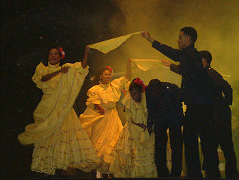 Dominikanische Folklore im Theater 'Serenata'