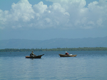 Fischerboote auf der Bucht von Samana
