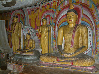Buddhastatuen in der vierten Hhle von Dambulla