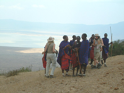 Weitere Angebote von Maasai-Schmuck am Rand des Ngorongoro-Kraters