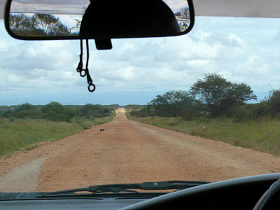 Straße durch den Tsavo West Nationalpark