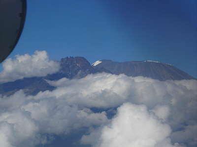 Vorbeiflug am Kilimanjaro