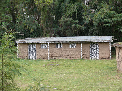 Traditionelle Bandas im Auenbereich des Narok Museums