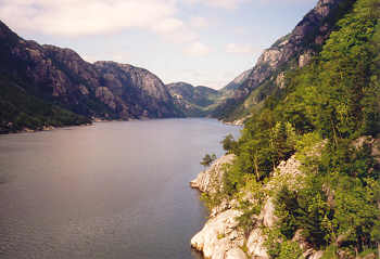 Blick von der Erfjordbrücke in den Tyssefjord